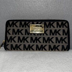 Michael Kors Black and Tan Wallet